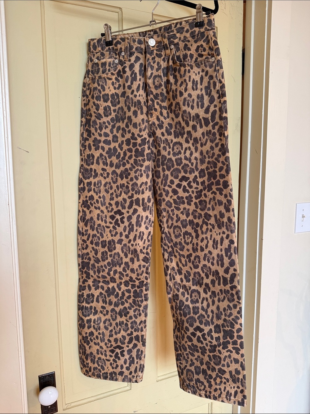 Bimba y Lola Leopard Print straight cropped, high-Rise Straight Jeans